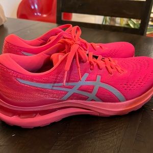 ASICS gel Kayano 28s - only have 6 miles on them!